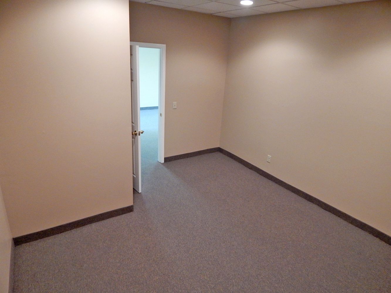 Suite C, Side Center